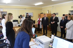 Заур Аскендеров посетил отделение онкологии ДРКБ и оказал помощь маленьким пациентам