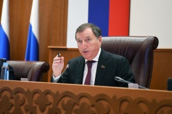 Заур Аскендеров предложил направить доходы от лицензирования табачной торговли на помощь детям с ОВЗ