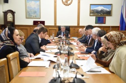 В ходе заседания Комитета НС РД по здравоохранению, труду и социальной политике обсудили вопросы предстоящей парламентской сессии