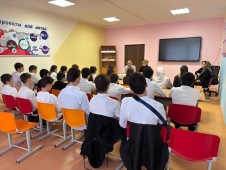 Асият Алиева рассказала школьникам о правилах обращения с бездомными животными