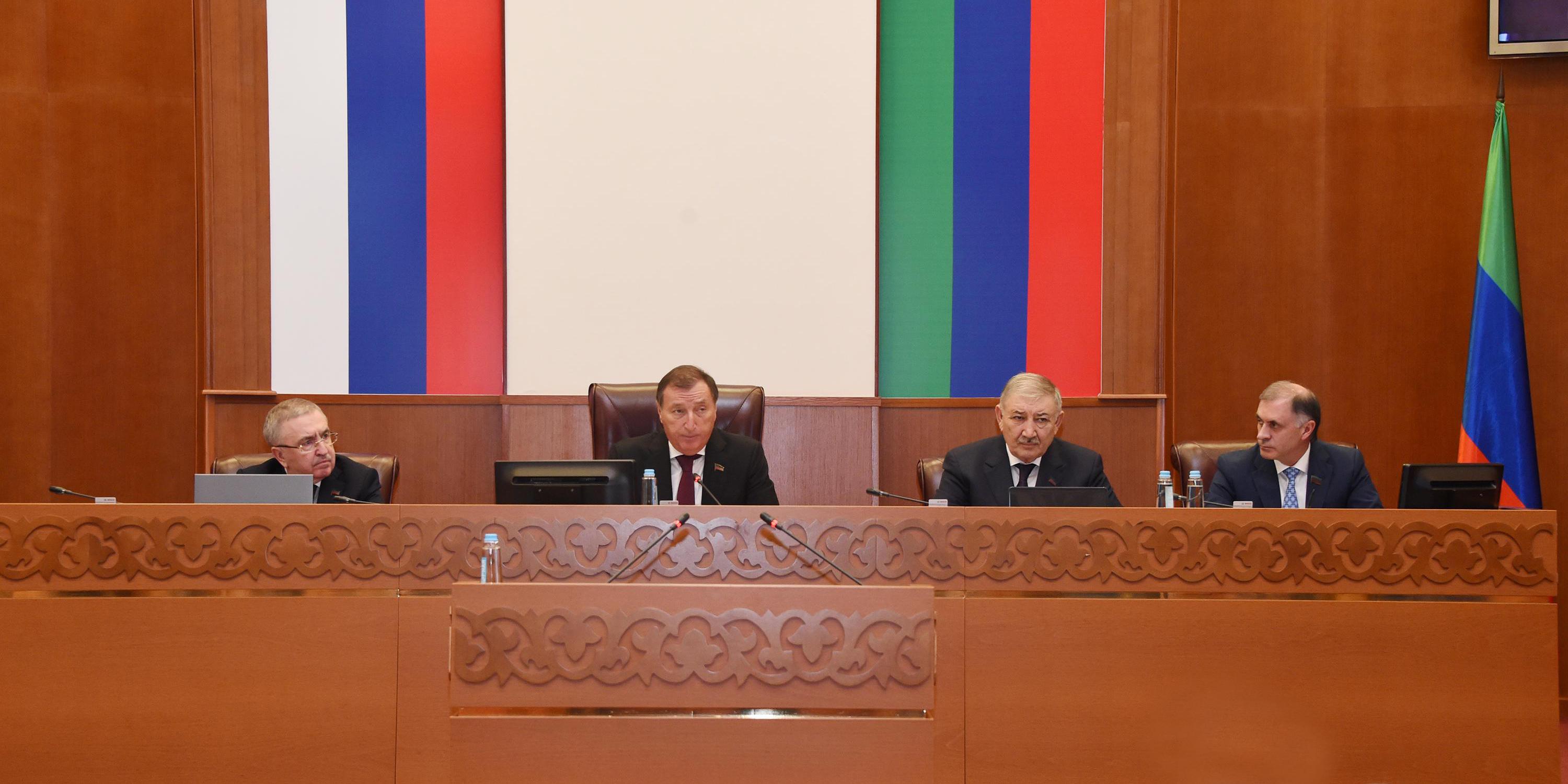 Сорок восьмая сессия Народного Собрания Республики Дагестан   рассмотрела более двадцати вопросов